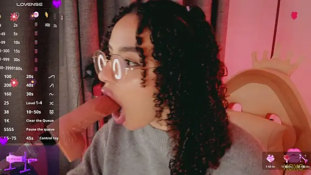 Snapshot of Queen_Deepthroat chatting on October 2025 11:49:01 PM Queen Deepthroat online show from October 2025 11:49:01 PM