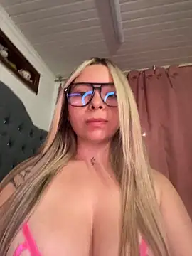 CristalGmez online show from October 2025 02:24:01 AM