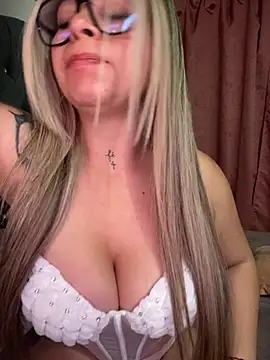 CristalGmez online show from September 2025 02:15:01 AM