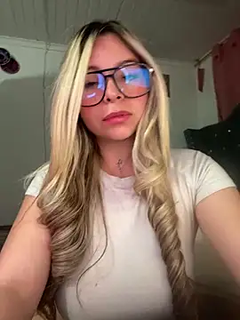 CristalGmez online show from December 2025 03:55:01 AM