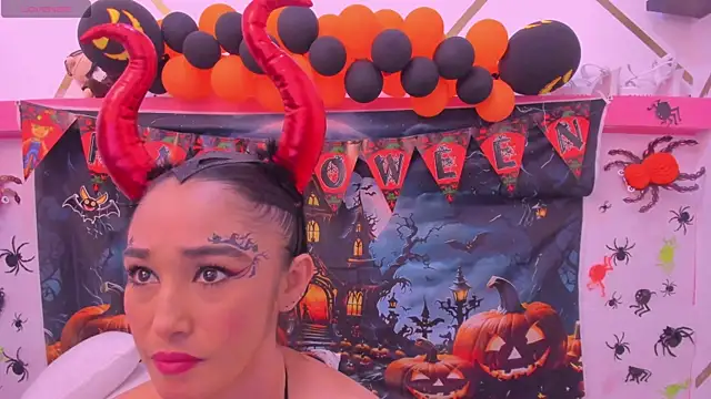 charlotte-11 online show from October 2025 03:09:02 PM