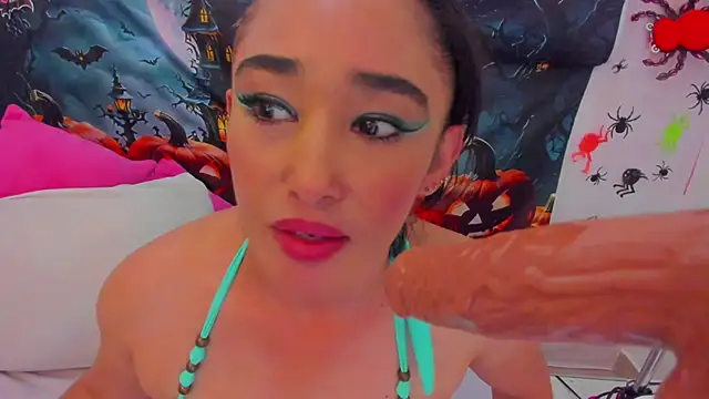 charlotte-11 online show from November 2025 05:50:02 PM