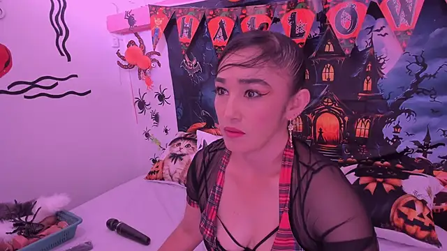 charlotte-11 online show from October 2025 03:11:02 PM