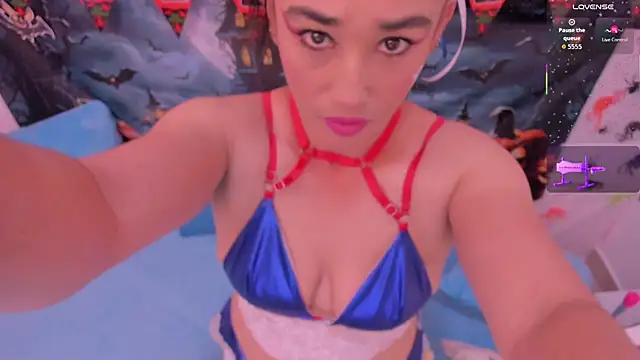 charlotte-11 online show from October 2025 02:38:01 PM