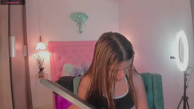 kimmy099 online show from February 2025 08:03:01 PM