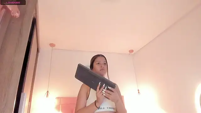 kimmy099 online show from March 2025 07:48:01 PM