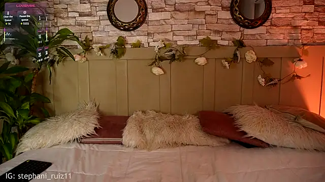 RossemaryRain online show from December 2025 08:10:01 PM