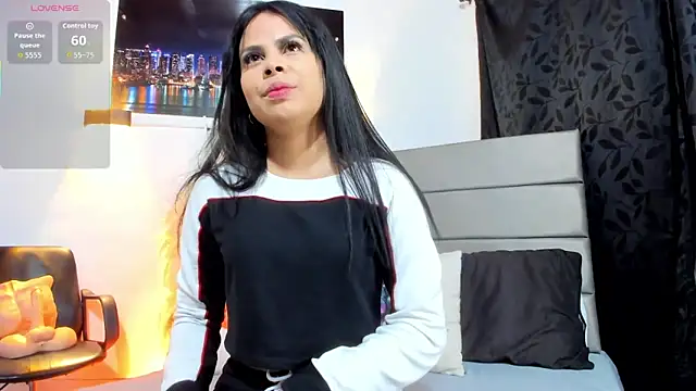 Julieta Coopeer  online show from June 2026 10:00:01 AM