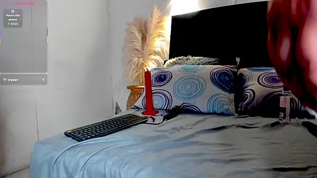 Julieta Coopeer  online show from November 2025 10:20:02 AM