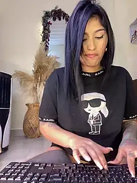 Snapshot of Sweetie_Arianna chatting on February 2025 09:56:02 AM Sweetie Arianna online show from February 2025 09:56:02 AM
