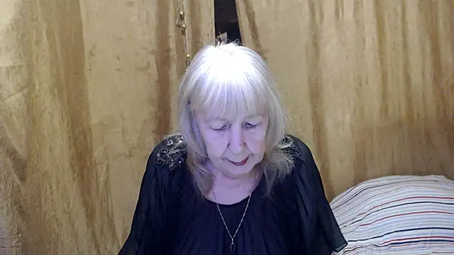 Snapshot of _Estelitta_5 chatting on February 2025 12:18:02 PM  Estelitta 5 online show from February 2025 12:18:02 PM