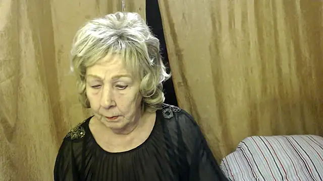 Snapshot of _Estelitta_5 chatting on February 2025 11:52:02 PM  Estelitta 5 online show from February 2025 11:52:02 PM