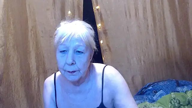 Snapshot of _Estelitta_5 chatting on January 2025 10:11:02 PM  Estelitta 5 online show from January 2025 10:11:02 PM