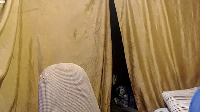 Snapshot of _Estelitta_5 chatting on November 2025 11:37:01 AM Estelitta 5 online show from November 2025 11:37:01 AM