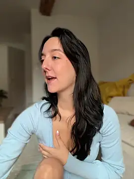 Snapshot of _Juliette chatting on June 2026 08:41:02 AM Juliette online show from June 2026 08:41:02 AM
