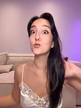 Snapshot of _Juliette chatting on May 2026 07:20:02 PM Juliette online show from May 2026 07:20:02 PM
