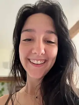 Snapshot of _Juliette chatting on April 2026 08:12:01 AM Juliette online show from April 2026 08:12:01 AM