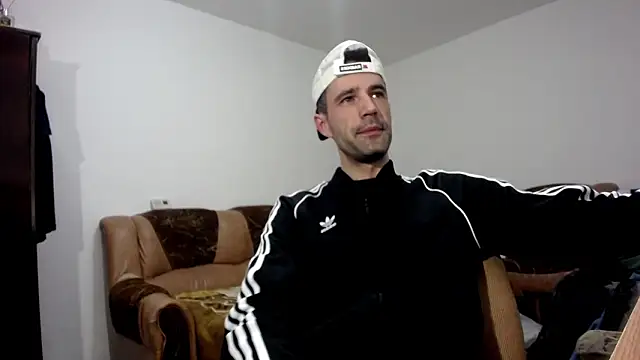 I like older menn online show from February 2026 05:51:02 AM