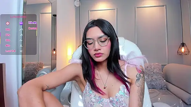 AzuraKindong online show from November 2025 07:25:02 PM