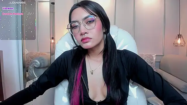 AzuraKindong online show from October 2025 07:36:01 PM