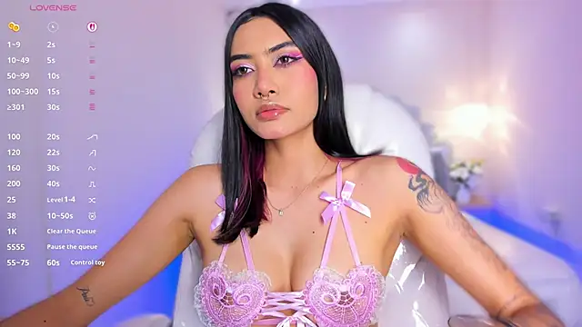 AzuraKindong online show from May 2026 07:32:02 PM