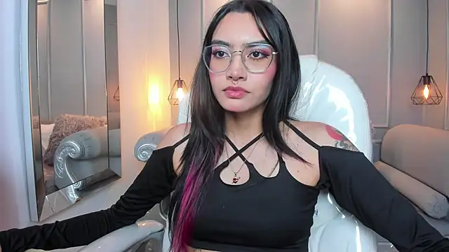 AzuraKindong online show from November 2025 07:18:01 PM