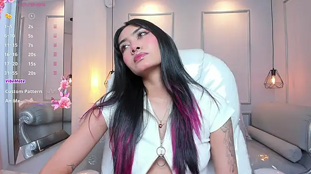 AzuraKindong online show from October 2025 07:24:01 PM