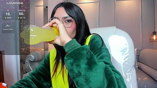 AzuraKindong online show from November 2025 07:39:01 PM