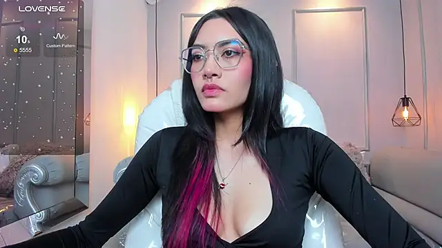 AzuraKindong online show from November 2025 07:19:01 PM