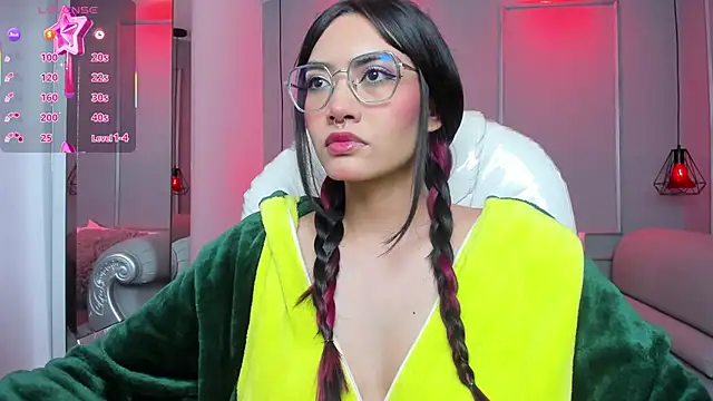 AzuraKindong online show from December 2025 07:20:01 PM