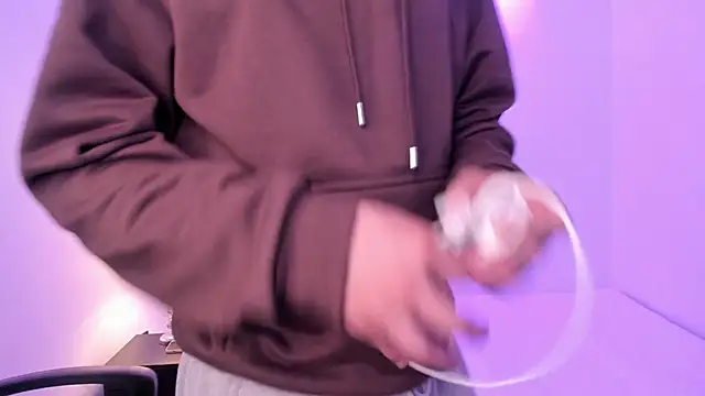 Snapshot of Tomy_Rox chatting on December 2025 08:32:02 PM Tomy Rox online show from December 2025 08:32:02 PM