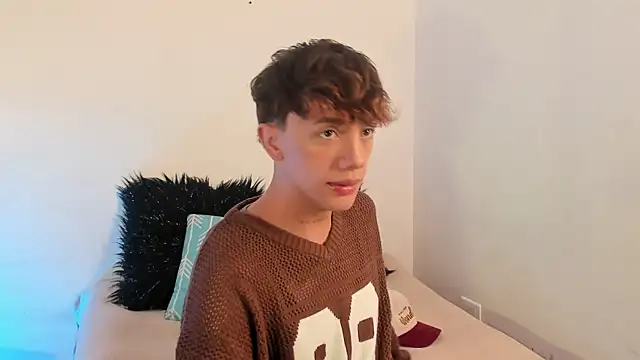 Snapshot of Tomy_Rox chatting on November 2025 08:14:01 PM Tomy Rox online show from November 2025 08:14:01 PM