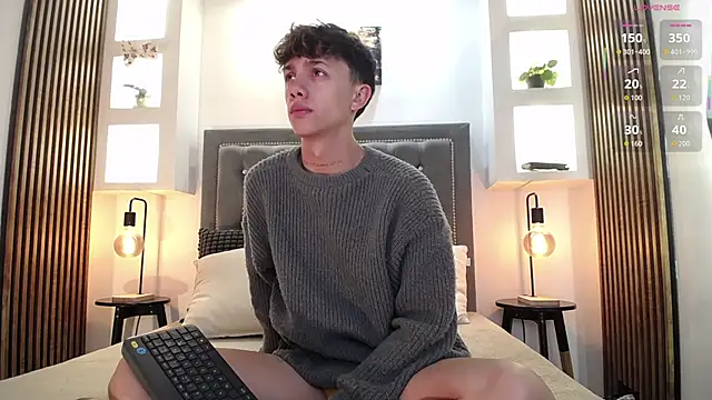 Tomy Rox online show from April 2026 08:32:02 PM