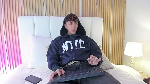 Tomy Rox online show from March 2026 07:47:01 PM