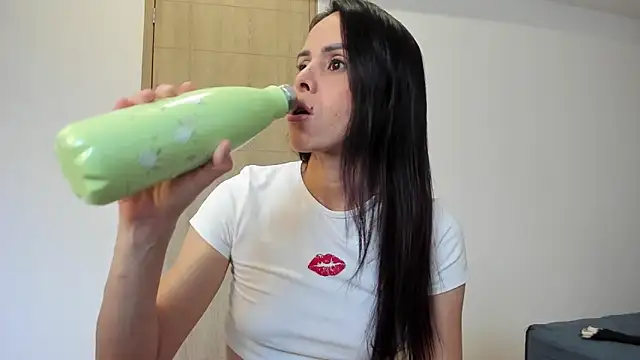 Snapshot of Vera_Fernandez chatting on October 2025 10:20:01 PM Vera Fernandez online show from October 2025 10:20:01 PM