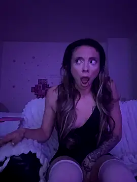 Snapshot of greedybratt chatting on November 2025 08:07:01 AM greedybratt online show from November 2025 08:07:01 AM