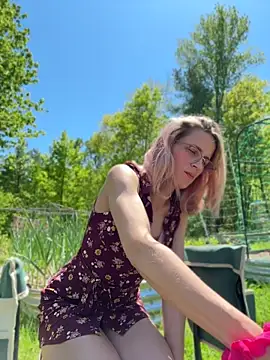 DanaeJustine online show from May 2026 05:44:02 PM