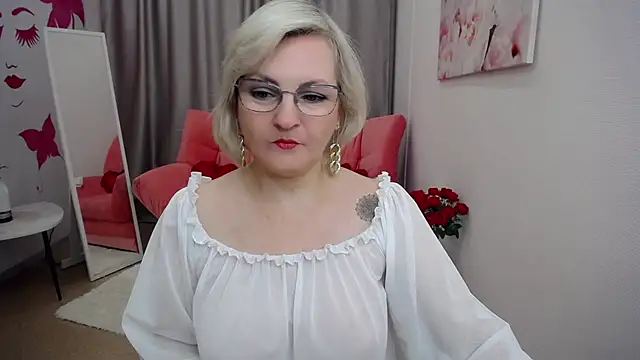 Snapshot of BlondeBrilliant7 chatting on December 2024 02:57:02 AM BlondeBrilliant7 online show from December 2024 02:57:02 AM
