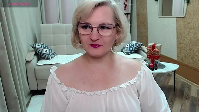 Snapshot of BlondeBrilliant7 chatting on December 2024 05:31:01 PM BlondeBrilliant7 online show from December 2024 05:31:01 PM