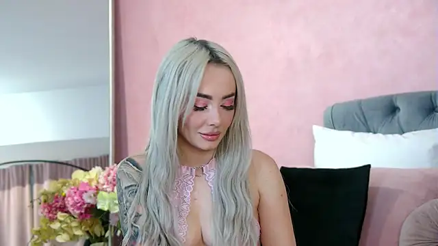 Snapshot of FrancescaMcGray chatting on November 2025 08:42:02 AM FrancescaMcGray online show from November 2025 08:42:02 AM