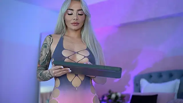 Snapshot of FrancescaMcGray chatting on November 2025 07:29:02 AM FrancescaMcGray online show from November 2025 07:29:02 AM