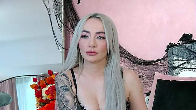 Snapshot of FrancescaMcGray chatting on October 2025 08:23:02 AM FrancescaMcGray online show from October 2025 08:23:02 AM