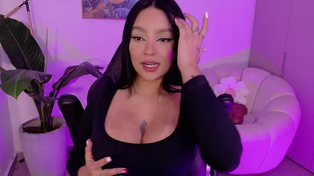 sarawinstone online show from December 2025 12:24:02 AM