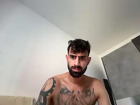 hugoprada online show from August 2026 11:26:02 AM