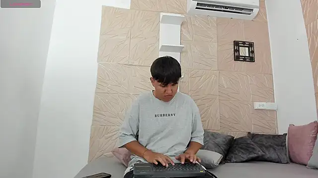 Snapshot of aron_alexa chatting on December 2025 08:57:02 PM aron alexa online show from December 2025 08:57:02 PM