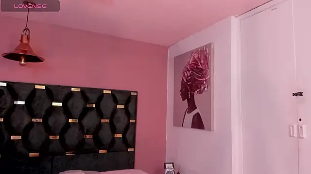 Red lady online show from November 2025 04:05:01 AM