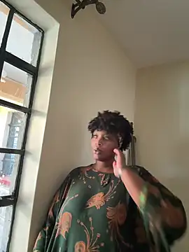 MsWhiteChocolatte online show from April 2026 12:29:01 PM