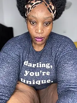 MsWhiteChocolatte online show from April 2026 05:08:02 PM