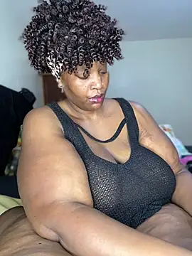 MsWhiteChocolatte online show from June 2026 11:15:01 AM