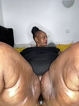 MsWhiteChocolatte online show from March 2026 05:08:01 PM